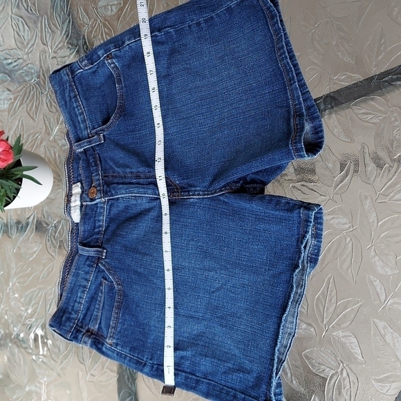 Levi Strauss &Co shorts.Size 12. - Picture 5 of 13